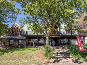 Gold Mine Guest House and Cafe