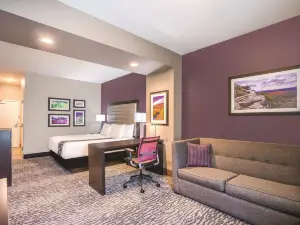 La Quinta Inn & Suites by Wyndham Clifton Park/Saratoga Area