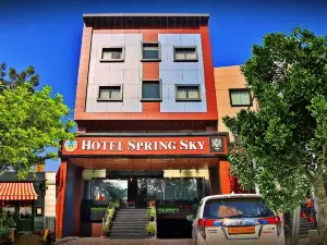 Spring Sky Mughalsarai by ShriGo 飯店
