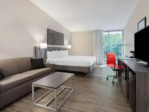 Ramada by Wyndham Hartford North / Bradley Airport