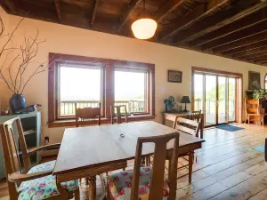 Breathtaking Mtn Views: Stylish Rustic Retreat!