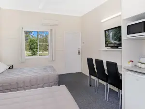 แฟร์เวย์ ลอดจ์ โมเทล