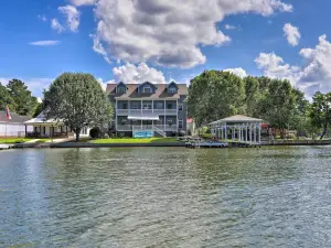 Picturesque Abode w/ Dock on Jackson Lake!