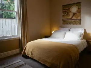 Dunedin delight - sunny, stylish villa