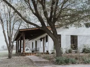 Country Retreat Near Dallas: Pond for Fishing, Fire Pit, and Fireplace