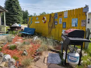 Waterfront Cottage Stocked Kitchen, Wifi, Tiki Bar, Beach, Firepit, Kayaks, Pet