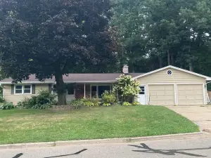 Dog Friendly 3-bedroom house near Door County, Lambeau Field and on a bus line!