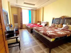 Sunshine Hotel & Restaurant