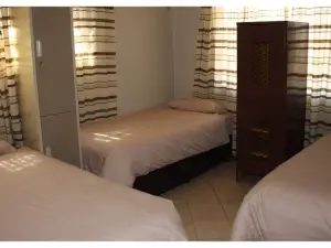 Room in Guest Room - Cosy Farmhouse for 4 Persons