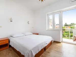 Room in Guest Room - Cozy Room Near Beach L