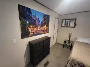 Cozy 3-bedroom 2 bath,5beds mobile home. Close to a boat launch. Covered parking