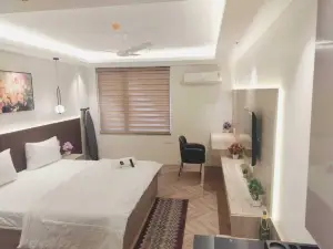 Hotel Del Luna