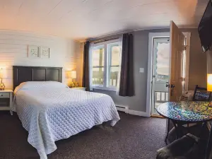 Bearskin Neck Motor Lodge