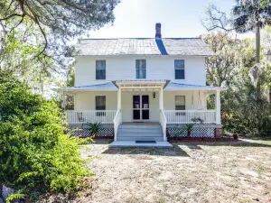 Peaceful Pomona Park Home 1 Mi to Lake Broward!