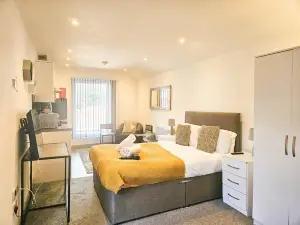 Churchill Studio - 1 Bedroom Studio - Uplands