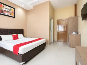 เรดดอร์ซ ใกล้กับอิสลามิก เซ็นเตอร์ ซามารินดา