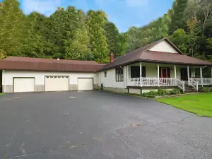 3640 Wells Bay Road Home