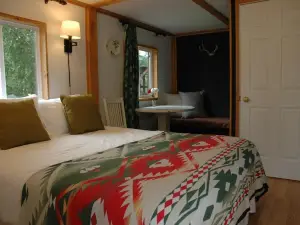 The Rusty Antler Cabin