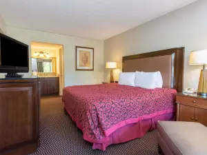 Days Inn & Suites by Wyndham Dayton North