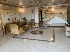 Royal Pyramids Palace Residence
