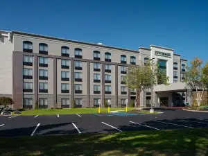 Hotel Trilogy Albany Airport, Tapestry Collection by Hilton