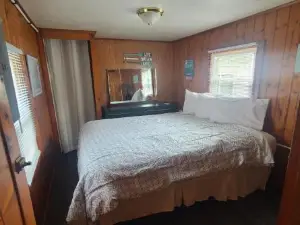 Lake Huron - Super Cute Lake Front Cabin (Sleeps 5)