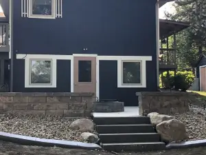 Lakeview Cabin- minutes from beach!