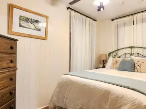 Roddy's Roost Lakefront Cabin - Hot Springs AR