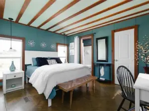 Bunker Haven: Relaxation Escape w/ Complementary Golfing At Canyon Country Club