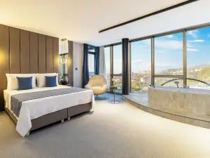 Rossi Luxury Hotel