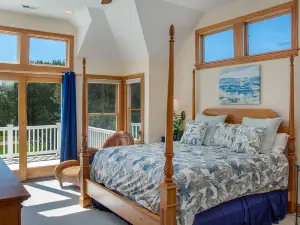 Elegant Outdoor Oasis with Private Pool and Scenic Views - Stunning Retreat