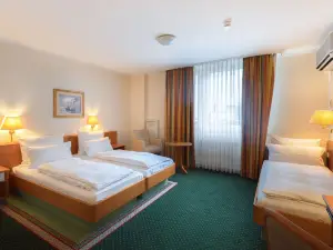 Hotel Belmont Classic