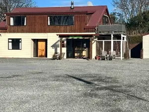 Pinewood Motels