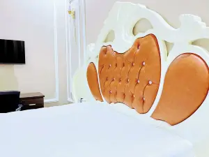 East Africa Hotel by Monalisa