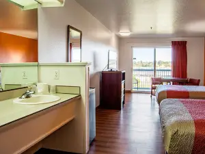 Motel 6 Newport, or
