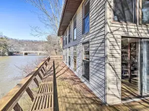 Walkable Friendsville Home on the River!