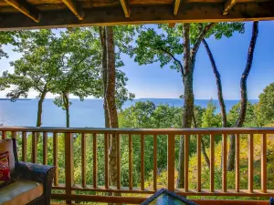 Glen Arbor Condo w/ Stunning Lake Michigan Views