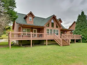 Hiawassee Riverfront Cabin 7 Mi to Lake Chatuge!