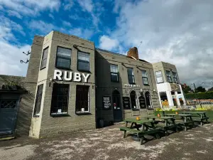 OYO Ruby Pub & Hotel