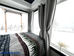 ‘Scenic Escapes’ Romantic Pine Grove Getaway!