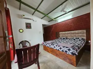 Farmhouse with Pool - Kalavady Farmstay
