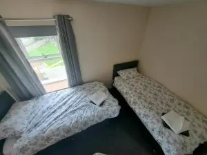 Rose Cottage Trecynon Traditional 2 Bed Cottage Zip World Beacons Bike