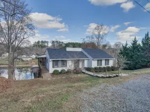 "Sunny Days"-Relaxation for All!*Wifi*4-HDTVs*Open/Cov Dock*Game Rm*Linens Incl*