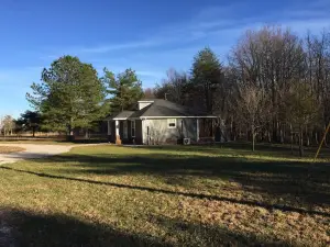 Tennessee Mountain Home in Beautiful Wooded Setting