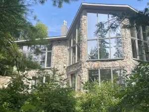 The newly remodeled Stone Cabin with sandy beach and clean clear water