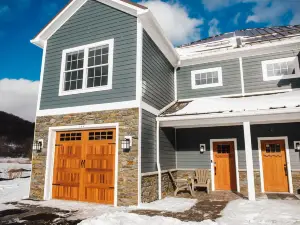 Ellicottville Getaway - Cozy, NEWLY built townhouse with 4 bedrooms and 2.5 bath
