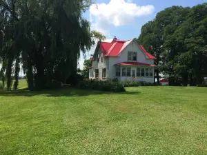 PET FRIENDLY Ranch Living w/ beautiful vistas near local attractions/festivities