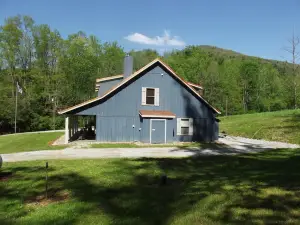 Cool Valley Cabin at Grassy Fork.  Starlink internet installed.
