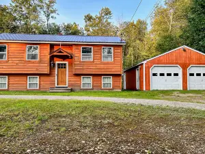 Renovated 2-story home with game room, firepit, foosball, air hockey near skiing