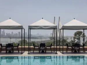 Taj Lands End